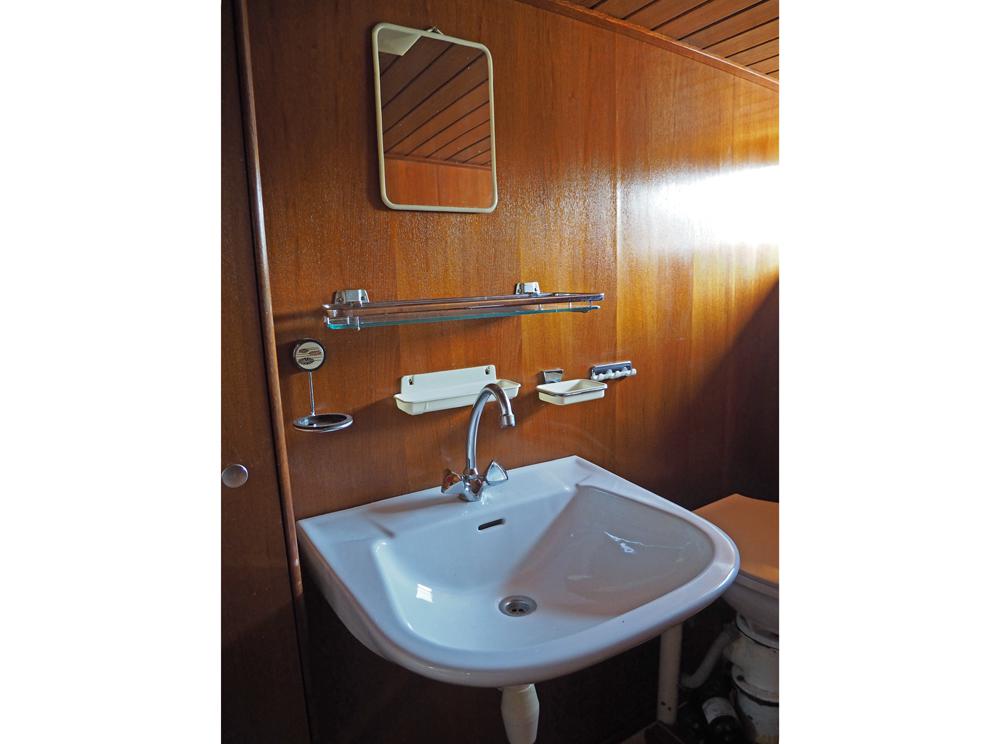 Aft cabin, Accommodation